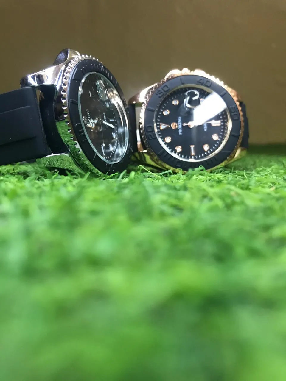Men's Porking Quartz Watch Black Golden Silicone Strap Rotating Bezel