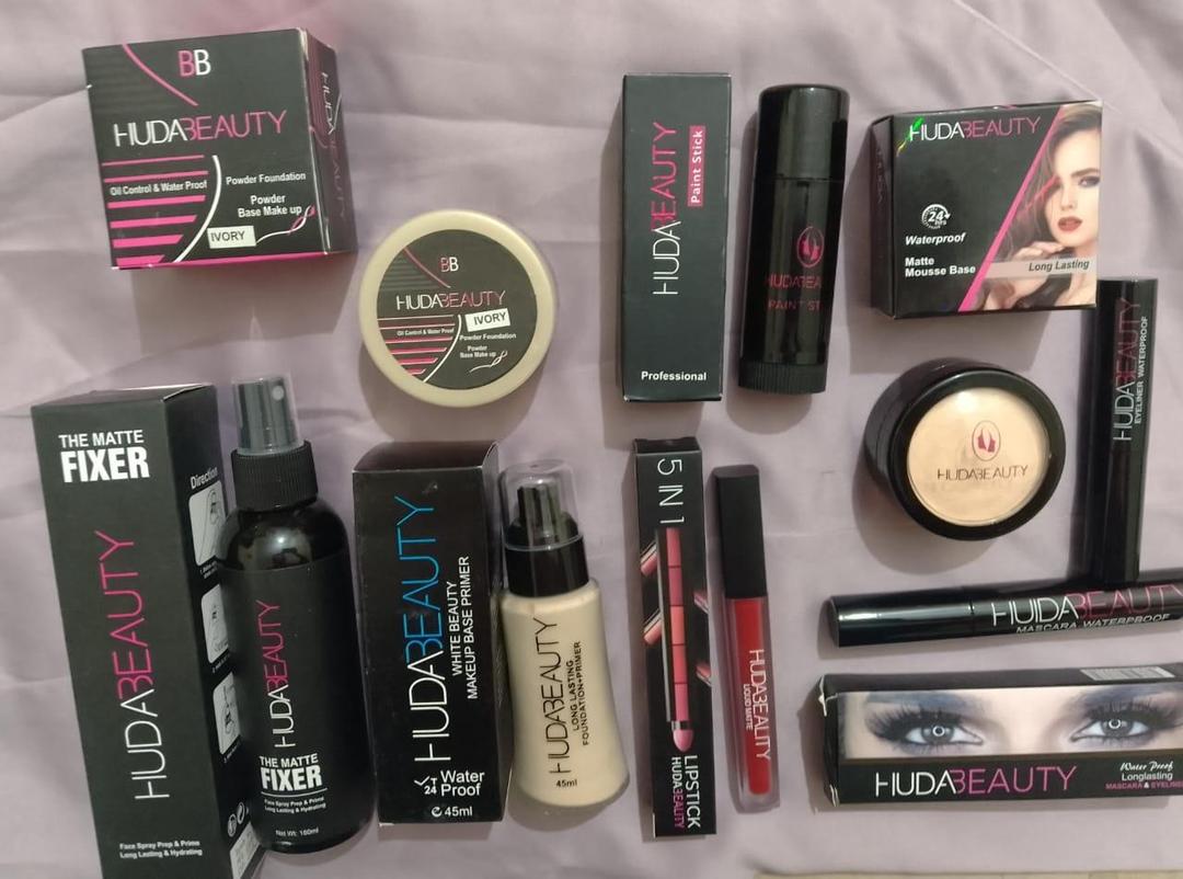 9 in 1 Professional Makeup Essentials Deal