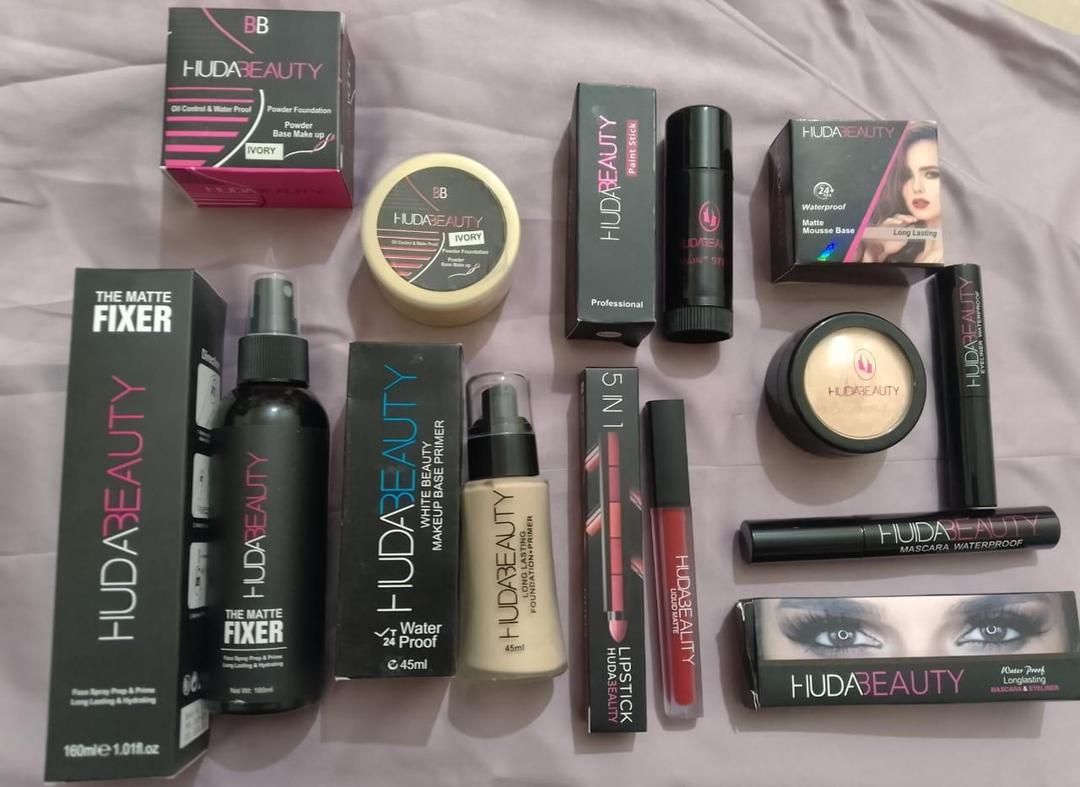 9 in 1 Professional Makeup Essentials Deal